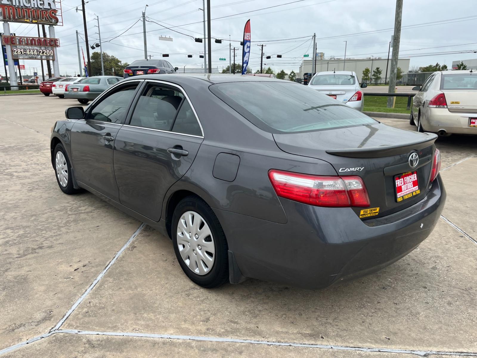 2007 GRAY /gray Toyota Camry CE 5-Spd AT (4T1BE46K37U) with an 2.4L L4 DOHC 16V engine, 5-Speed Automatic Overdrive transmission, located at 14700 Tomball Parkway 249, Houston, TX, 77086, (281) 444-2200, 29.928619, -95.504074 - Photo #4